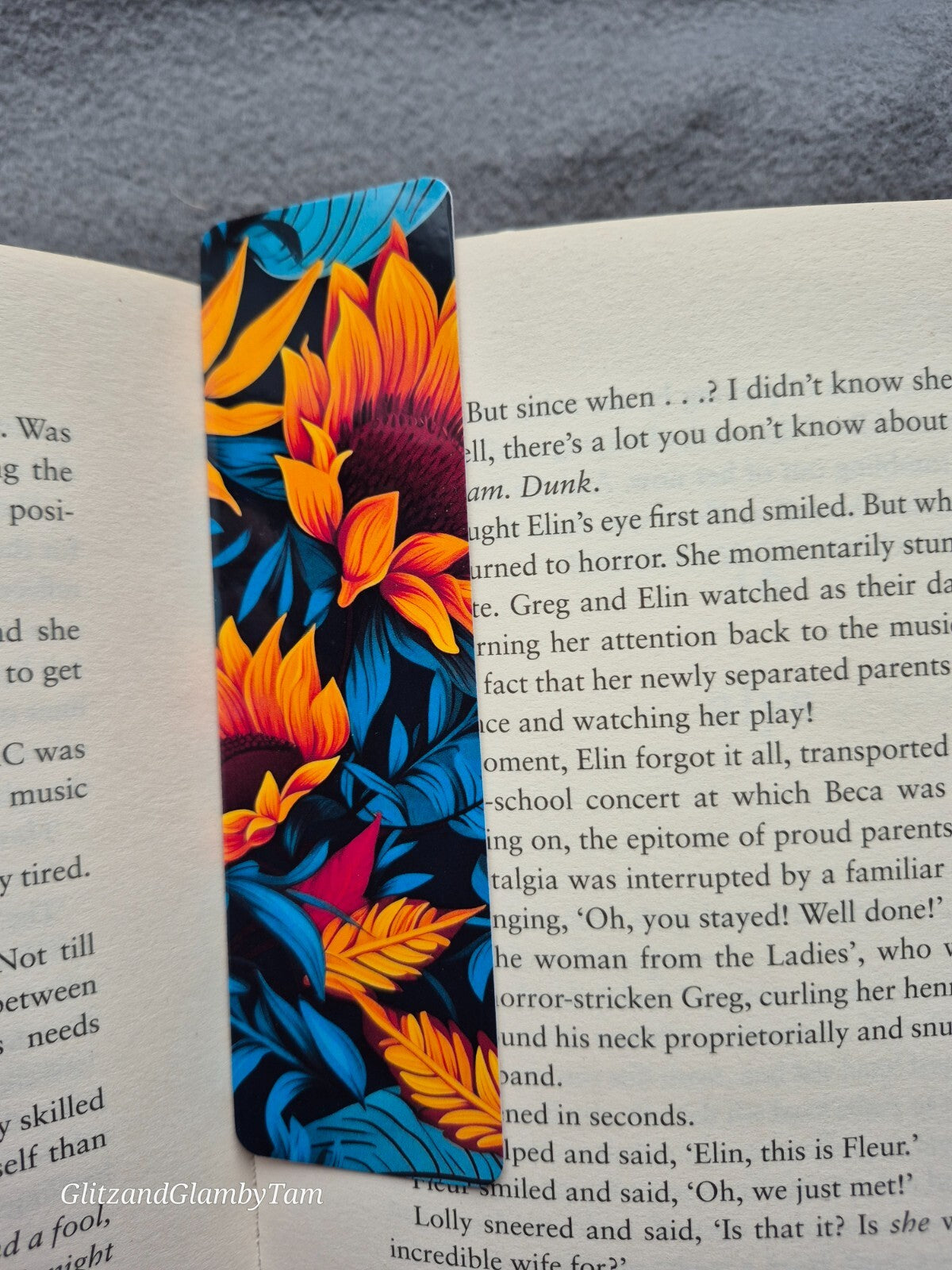 Floral Bookmark: Sunflower Book Accessory - Vibrant Floral Design, Handmade Gift for Book Lovers & Reading Nook Decor