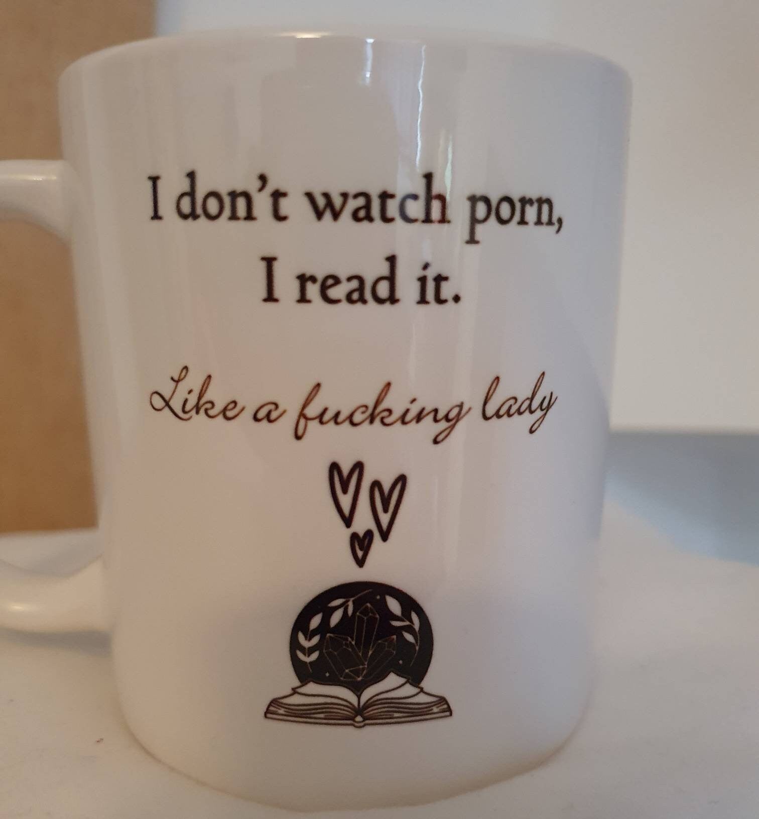 Funny Mug: I don't watch porn, I read it. Like a f* lady. Book and Hearts design. Humorous coffee mug for book lovers.