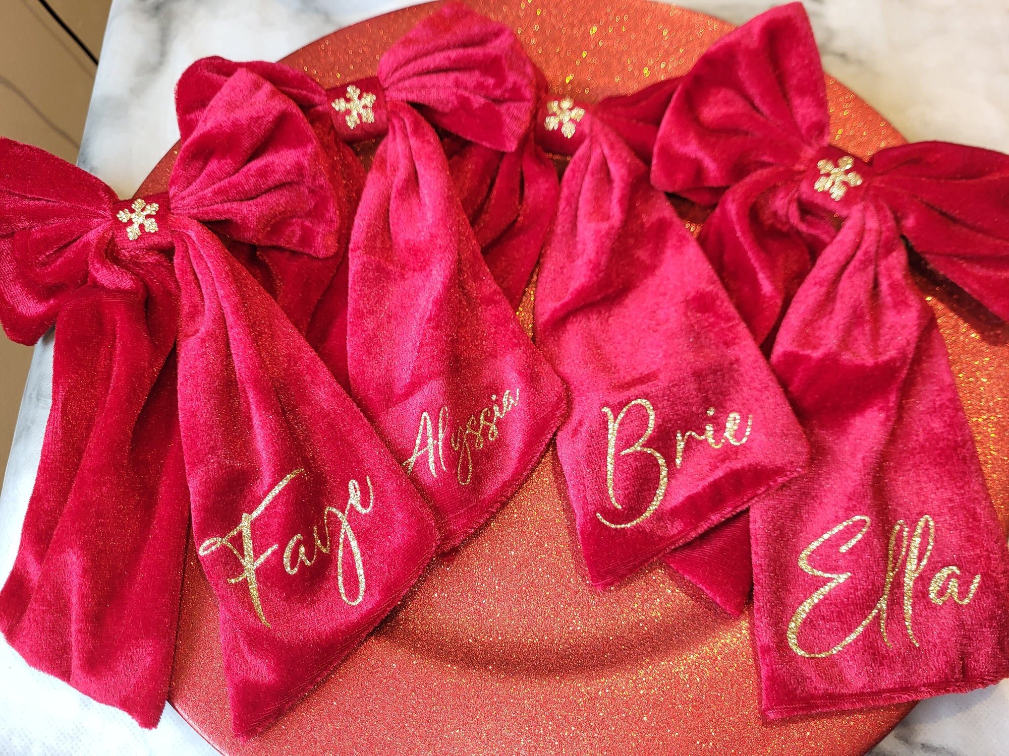 Personalized Red Velvet Christmas Bows with Names: Faze, Alyssia, Brie, Ella. Glitter Plate. Festive Decorations.