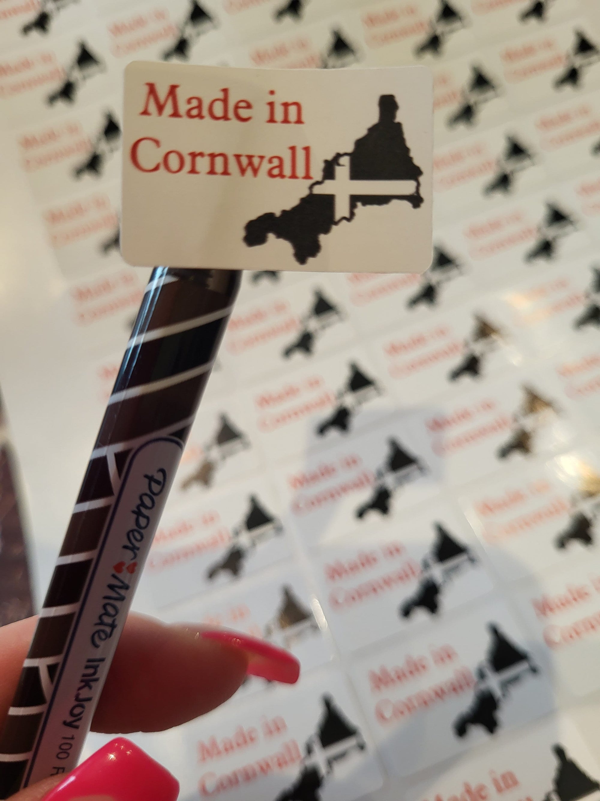 Made in Cornwall Stickers: Outline Map of Cornwall with St Piran's Cross
