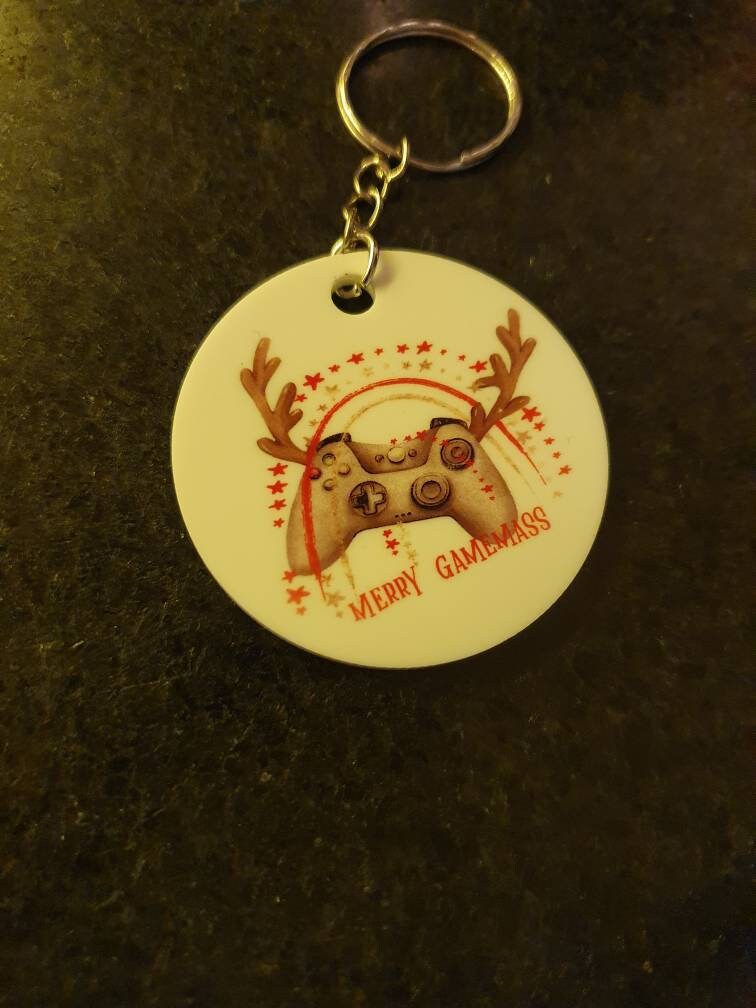 Merry Gamemass Keychain: Christmas Gaming Gift for Gamers - Controller with Antlers Keychain