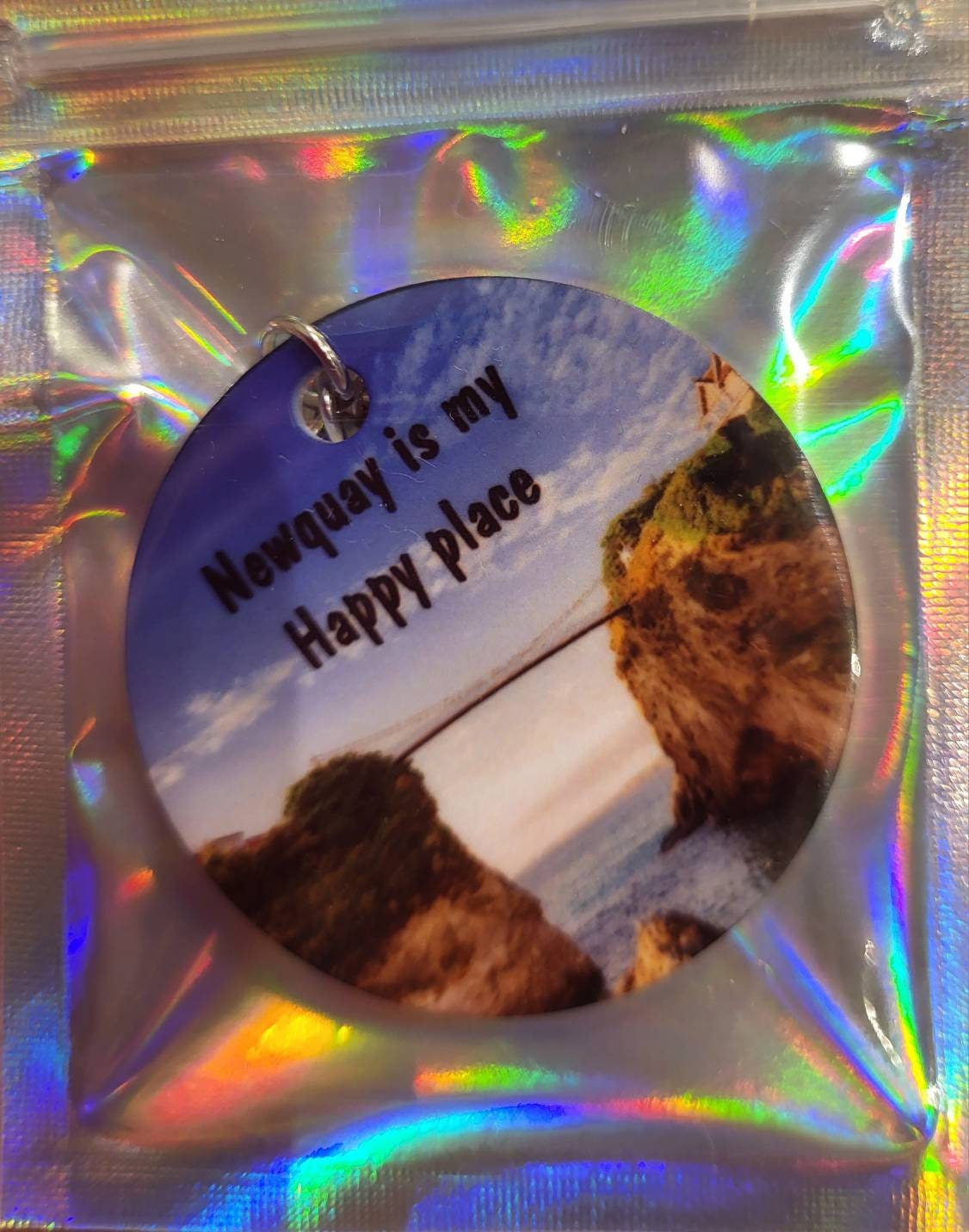 Newquay Keyring: Coastal Scene - Newquay is my happy place souvenir