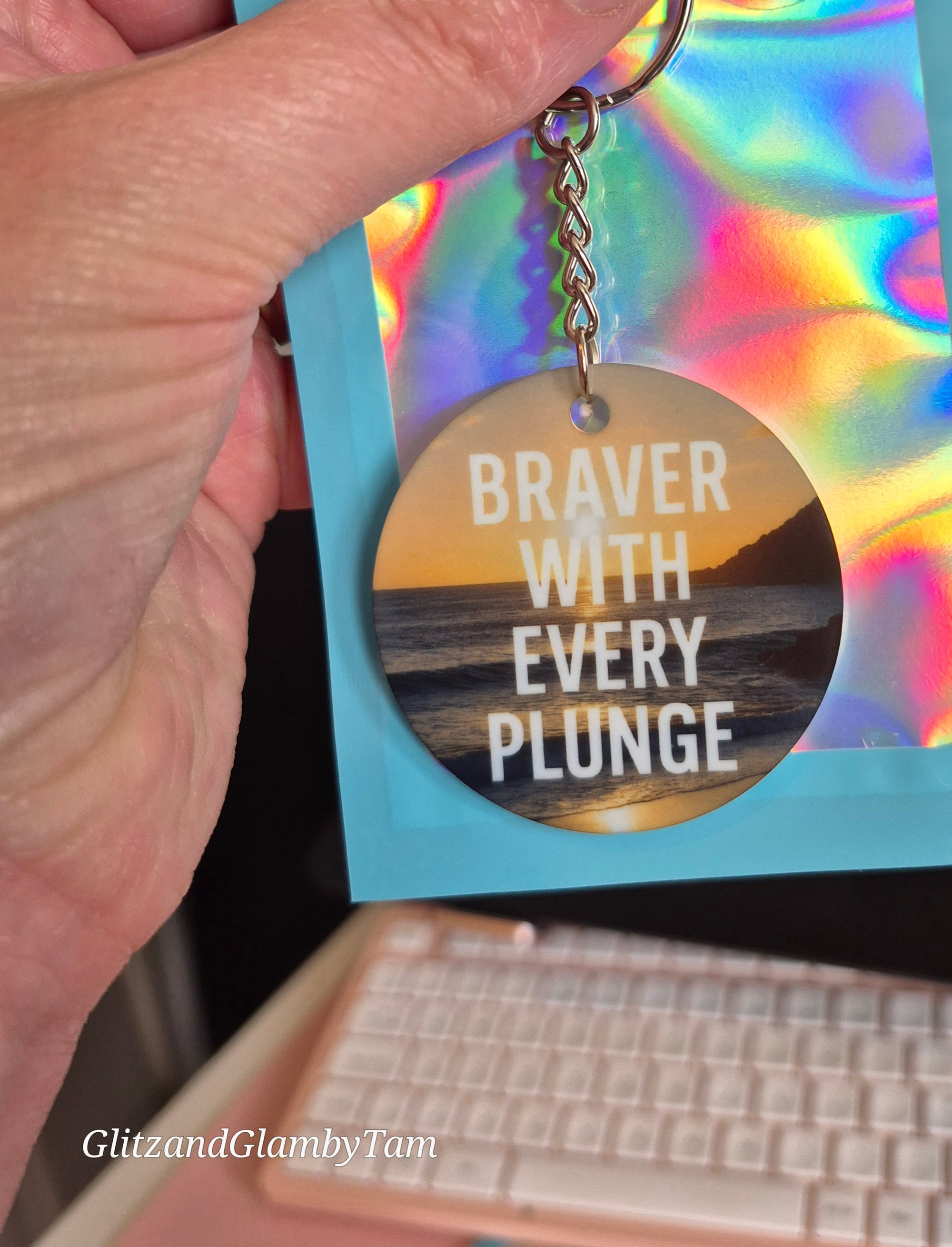 Braver With Every Plunge Keyring – Cold Water Swimming Gift – Sea Dip Motivation – Round Acrylic Keyring – Sunset Ocean Vibes – Holographic Gift Pouch