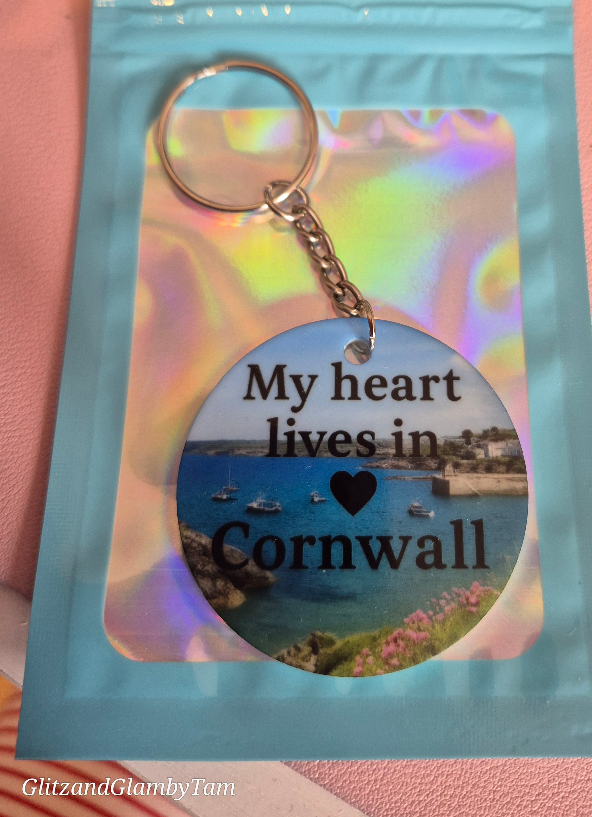 My Heart Lives in Cornwall Keyring – Cornish Harbour Gift – Round Acrylic Keychain – Handmade Souvenir from Cornwall – Holographic Gift Packaging