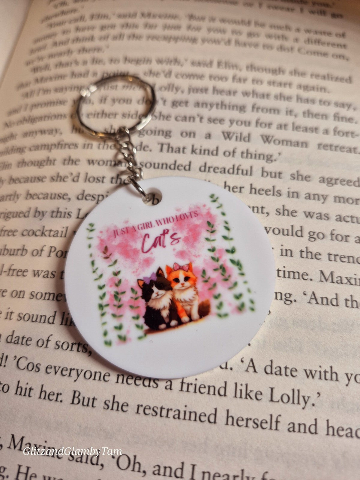 Cat Keyring: Just a Girl Who Loves Cats! Cute Kittens & Floral Design - Perfect Cat Lover Gift